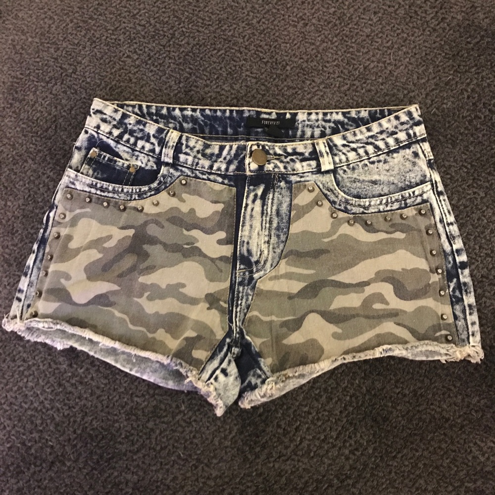 Camouflaged, rhinestoned high waisted shorts
